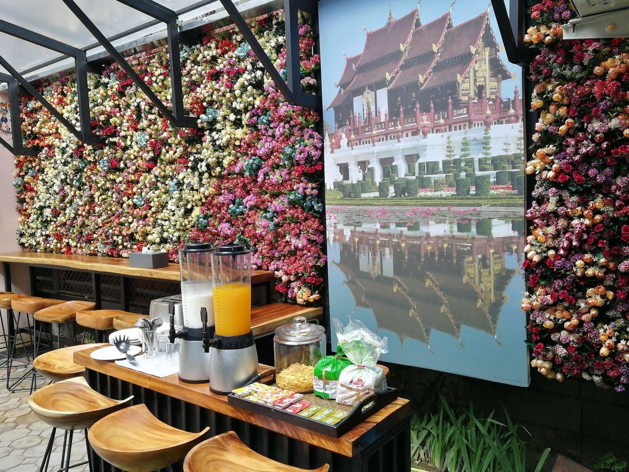 The Sculpture Hotel Chiang Mai Bagian luar foto